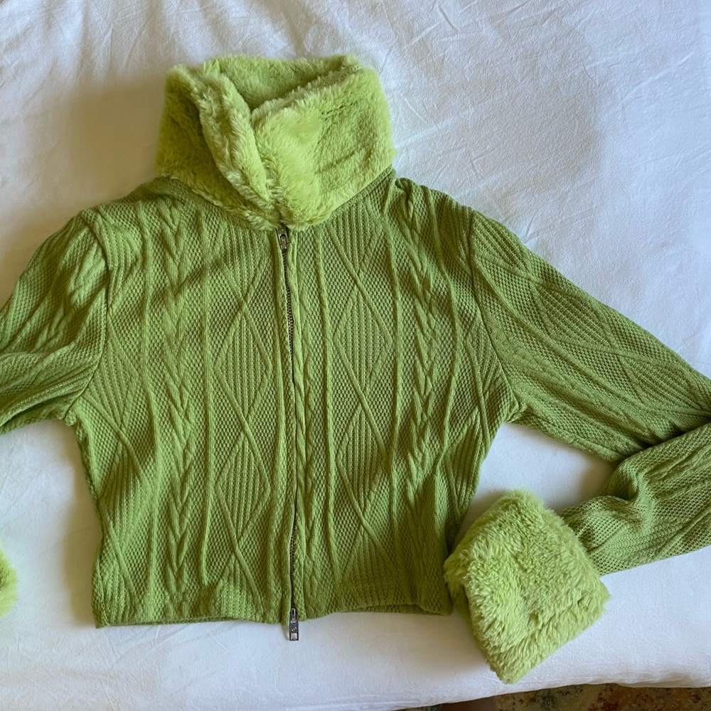 Furry cuff and collar zip up cable knit sweater top - green